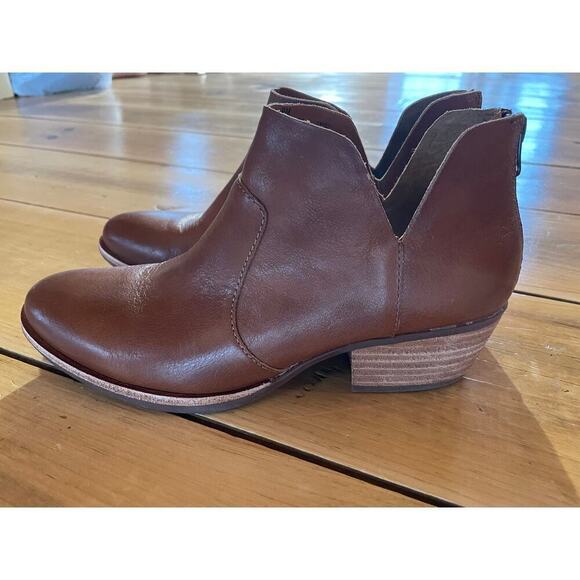 Kork-Ease Women's brown leather booties. V slits. Zipper back. Size 8M - Picture 1 of 6